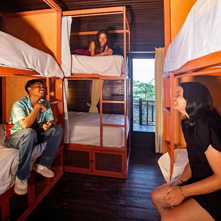 Mad Monkey Nusa Lembongan ภายนอก รูปภาพ