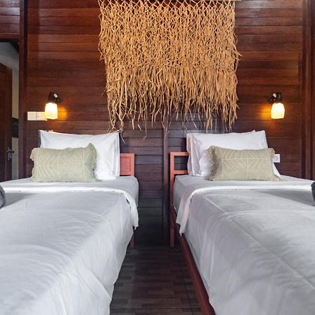 Mad Monkey Nusa Lembongan ภายนอก รูปภาพ