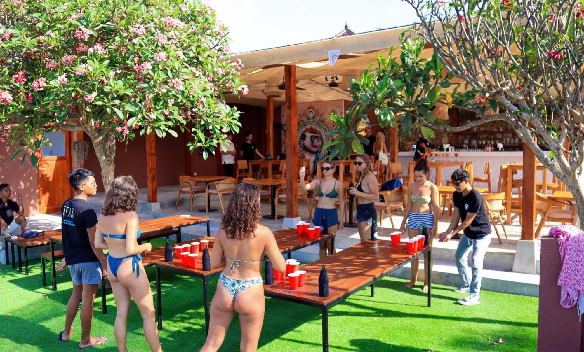 Mad Monkey Nusa Lembongan ภายนอก รูปภาพ