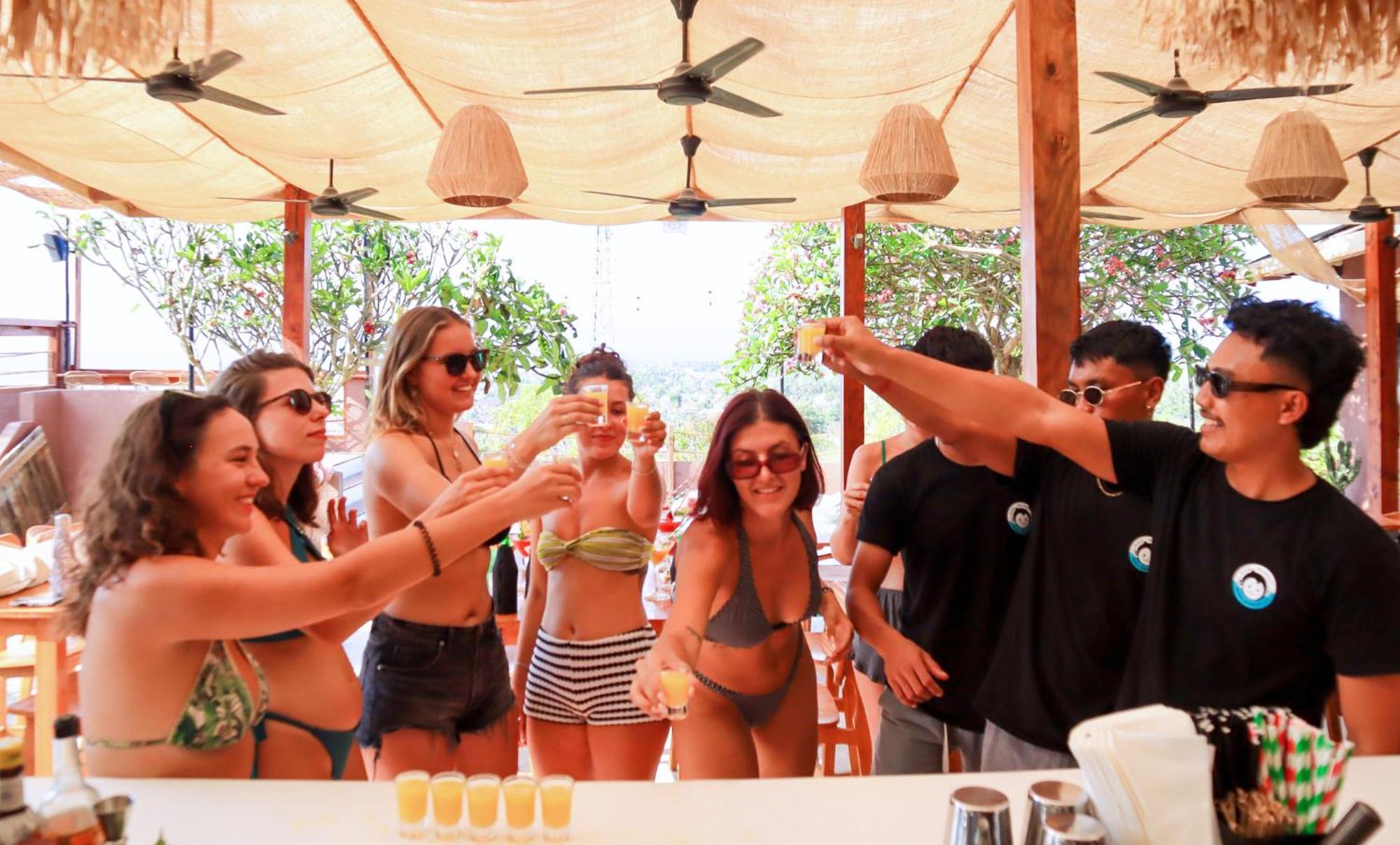 Mad Monkey Nusa Lembongan ภายนอก รูปภาพ