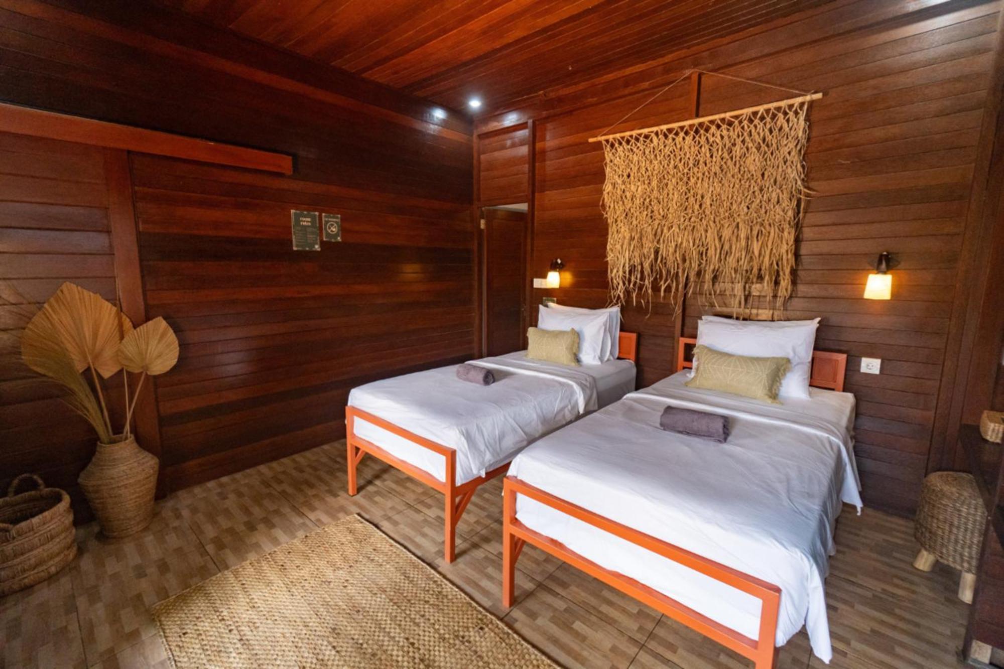 Mad Monkey Nusa Lembongan ภายนอก รูปภาพ