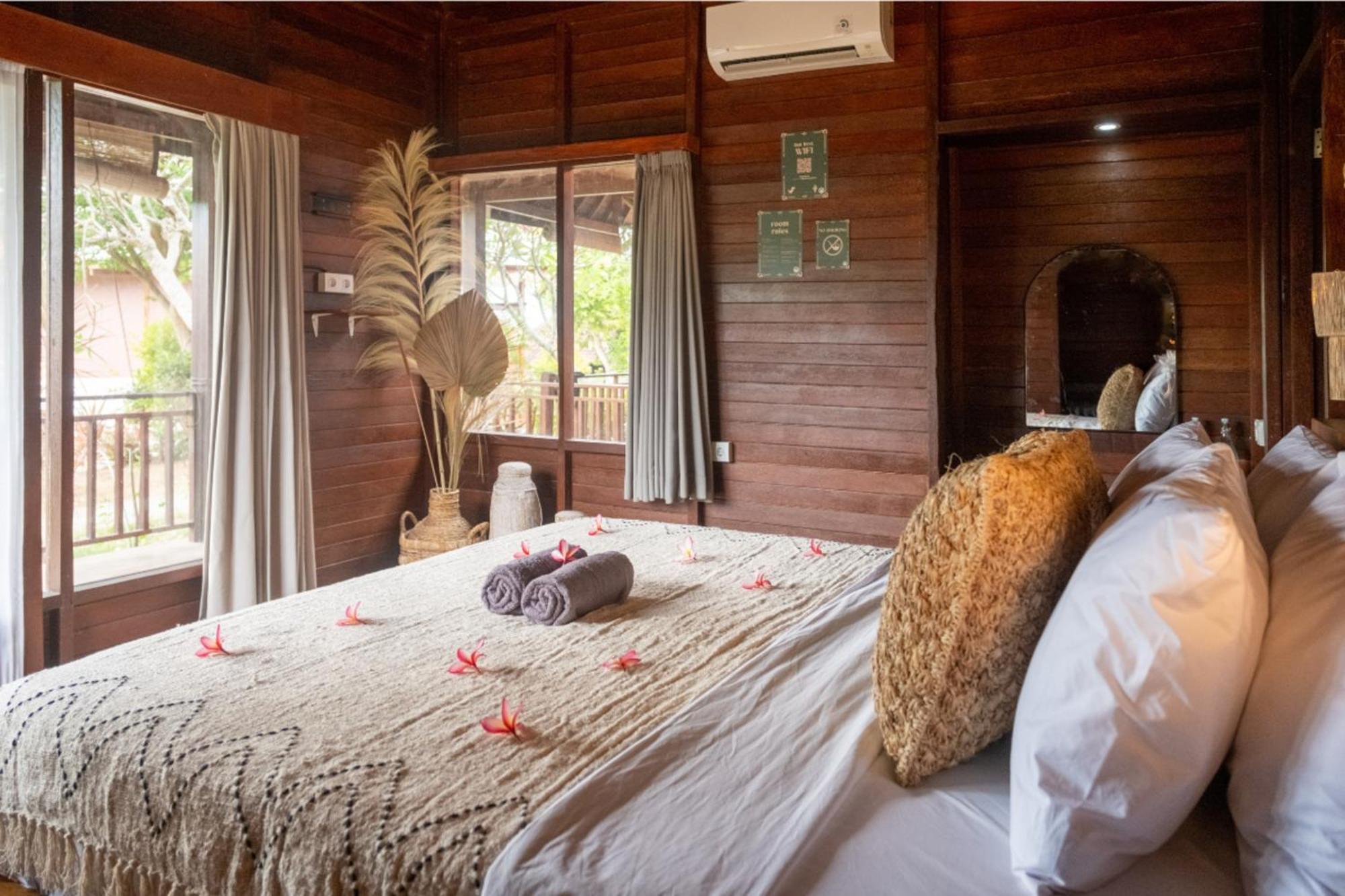 Mad Monkey Nusa Lembongan ภายนอก รูปภาพ