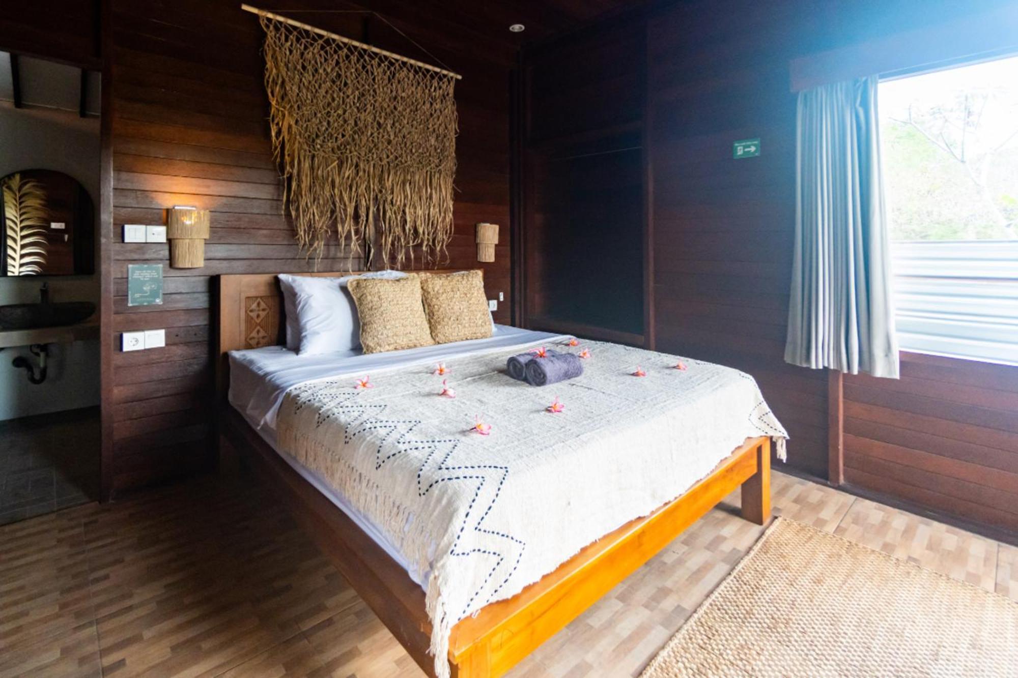 Mad Monkey Nusa Lembongan ภายนอก รูปภาพ