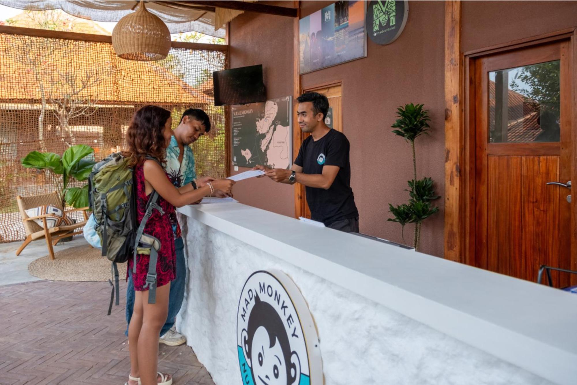Mad Monkey Nusa Lembongan ภายนอก รูปภาพ