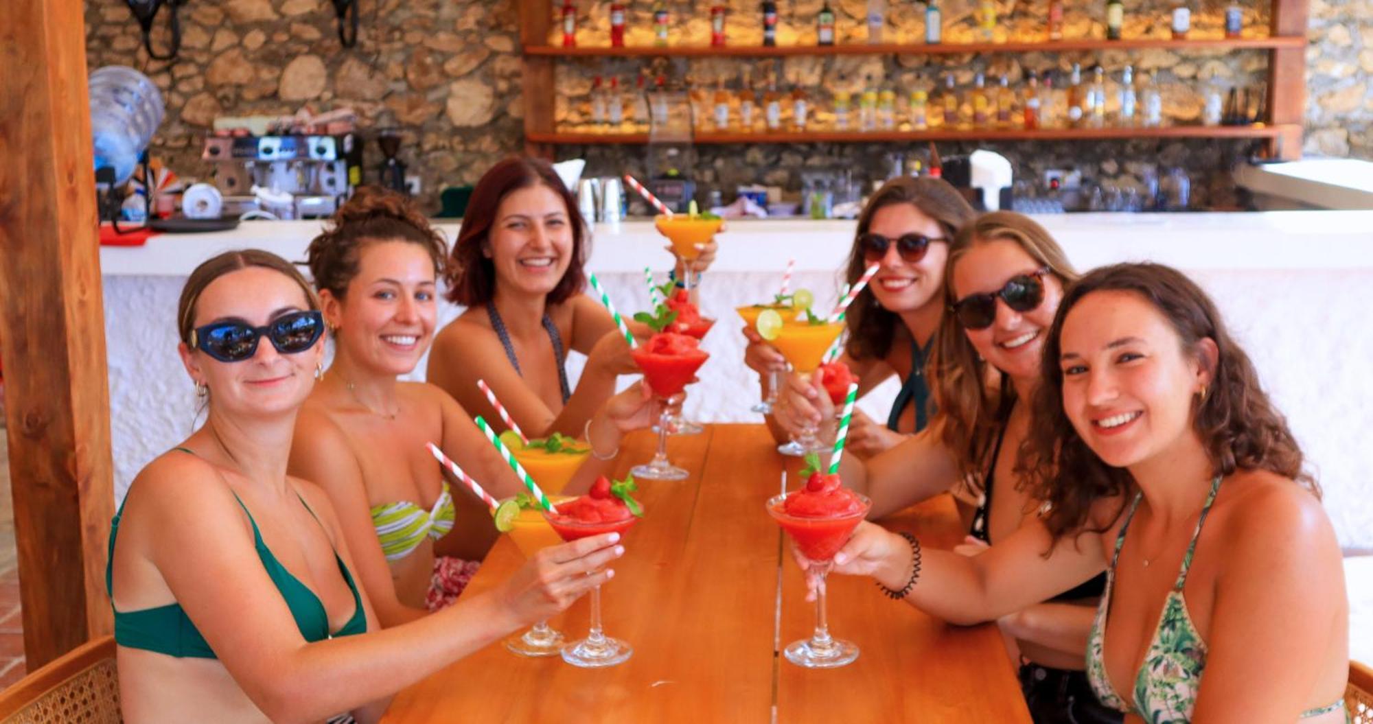 Mad Monkey Nusa Lembongan ภายนอก รูปภาพ